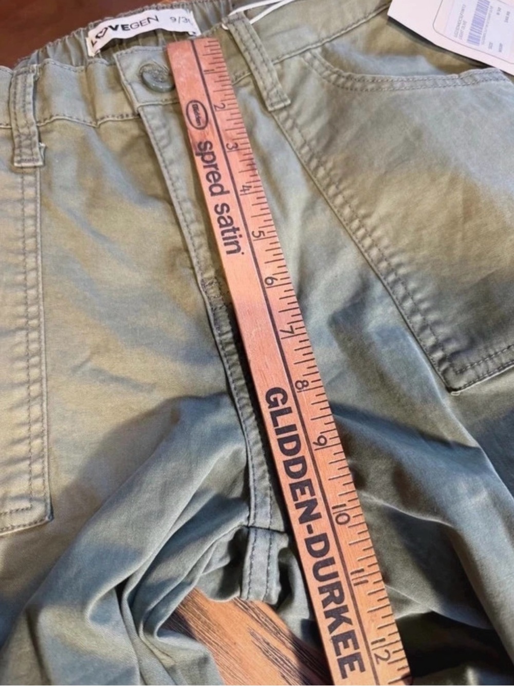 Women’s Straight-Leg Cargo Jeans in Sage Green - Picture 5 of 7